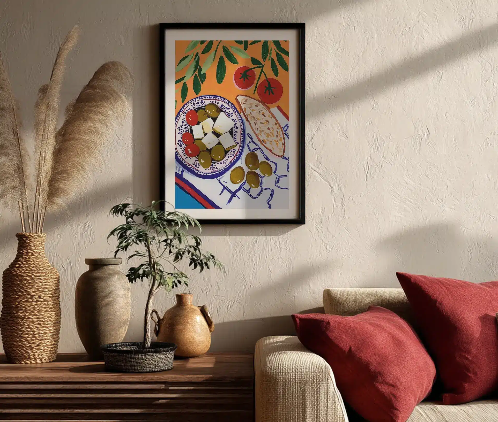 Plakat med middelhavsret hængende over træbord med keramik