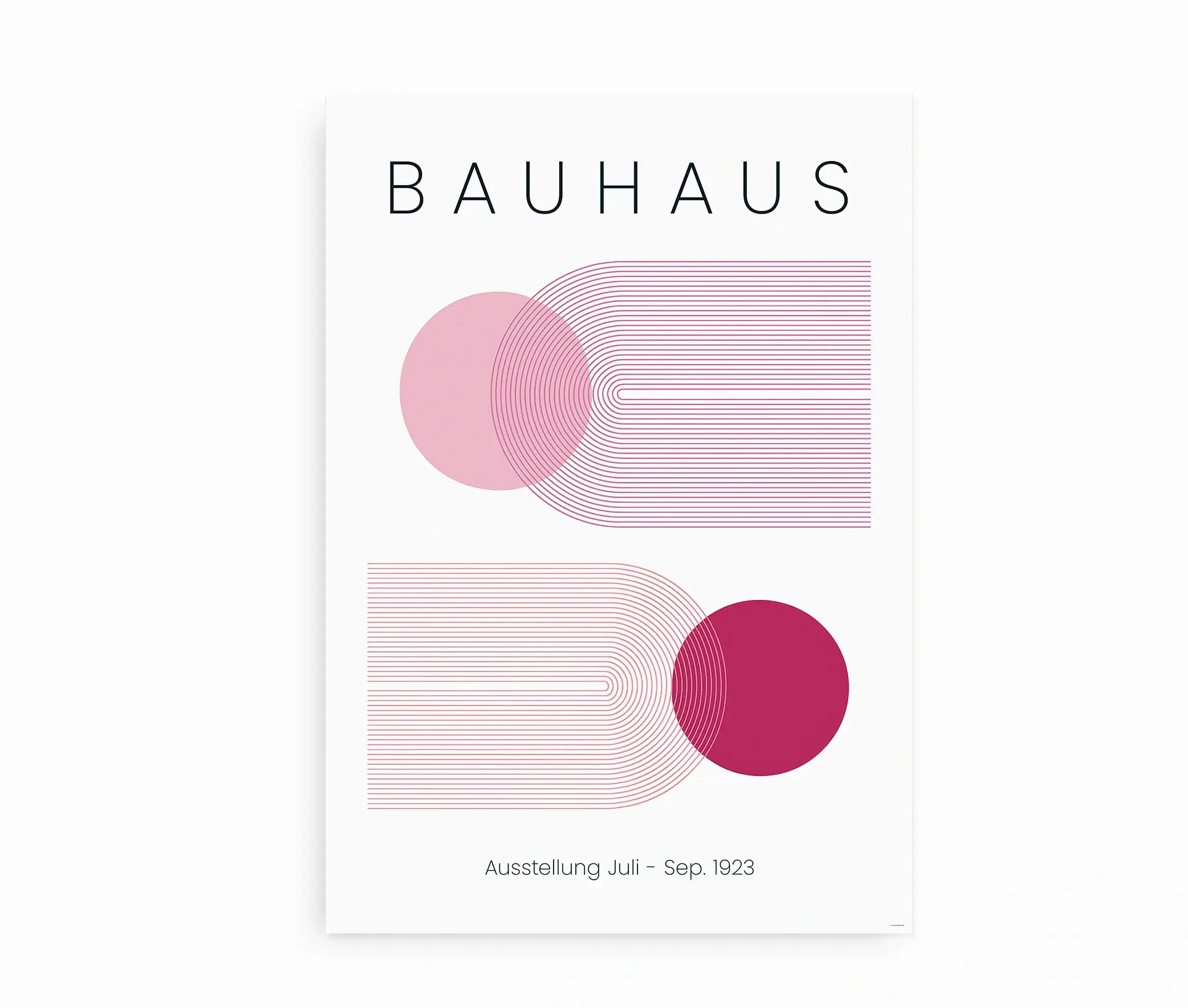 Plakat med Bauhaus-inspireret grafisk design i røde og lyserøde nuancer med tekst om udstilling i 1923.