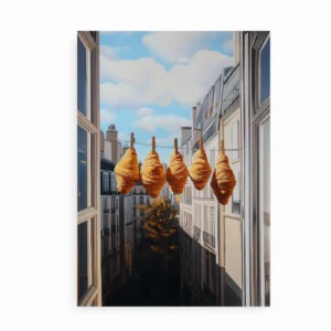 Plakat med croissanter i snor spændt mellem to vinduer med pariserbygninger i baggrunden.