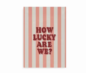 Plakat med teksten "How Lucky Are We?" i rød retrotypografi på stribet baggrund