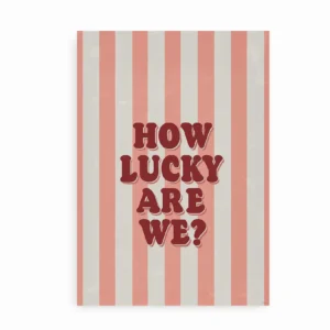 Plakat med teksten "How Lucky Are We?" i rød retrotypografi på stribet baggrund