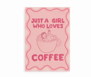 Fritlagt plakat med teksten Just a Girl Who Loves Coffee og kaffekop med pige
