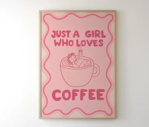 Plakat med teksten Just a Girl Who Loves Coffee og illustration af pige i kaffekop