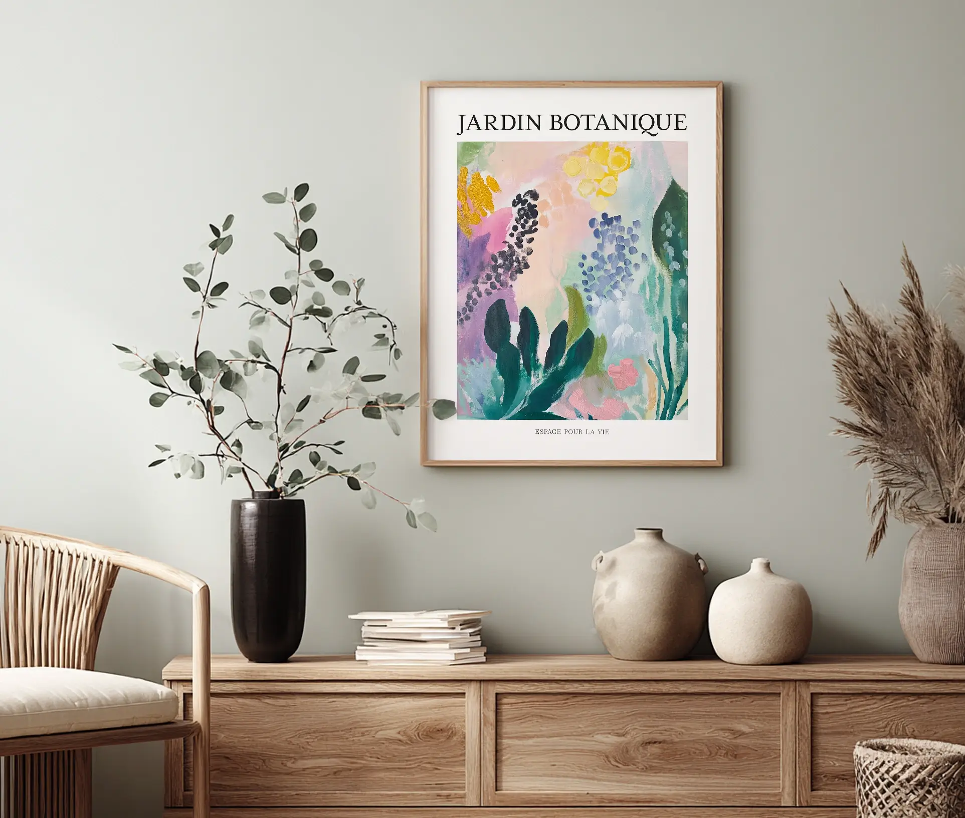 Plakat med farverig blomsterillustration ophængt i boligindretning