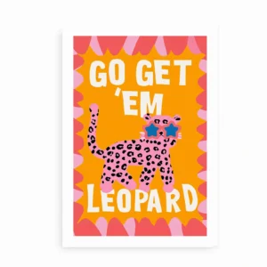 Plakat med lyserød leopard, blå solbriller og orange baggrund