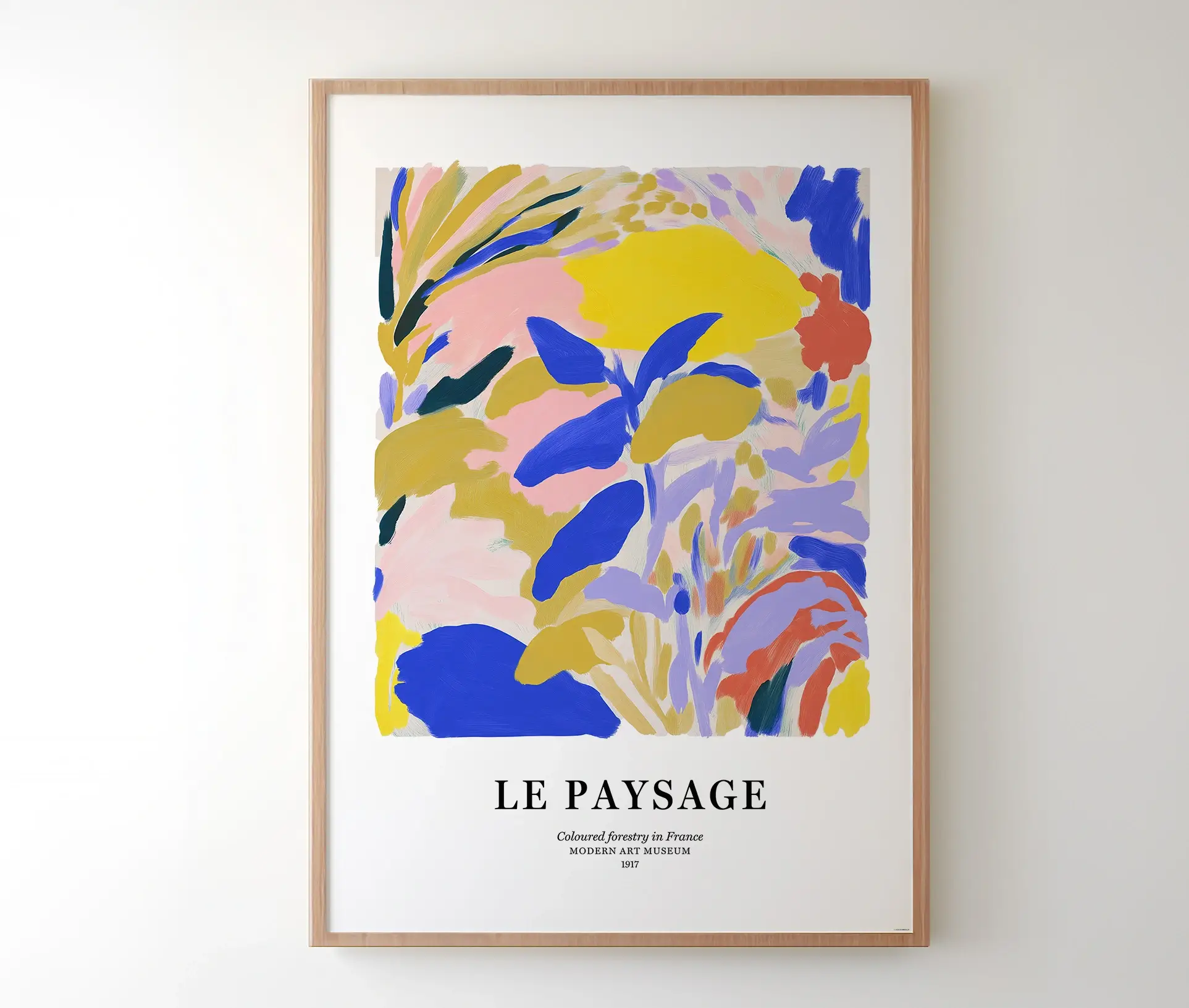 Plakat med moderne farverigt kunsttryk hængende på væg