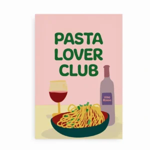 Plakat med teksten Pasta Lover Club, en skål pasta, glas rødvin og vinflaske på rosa baggrund.