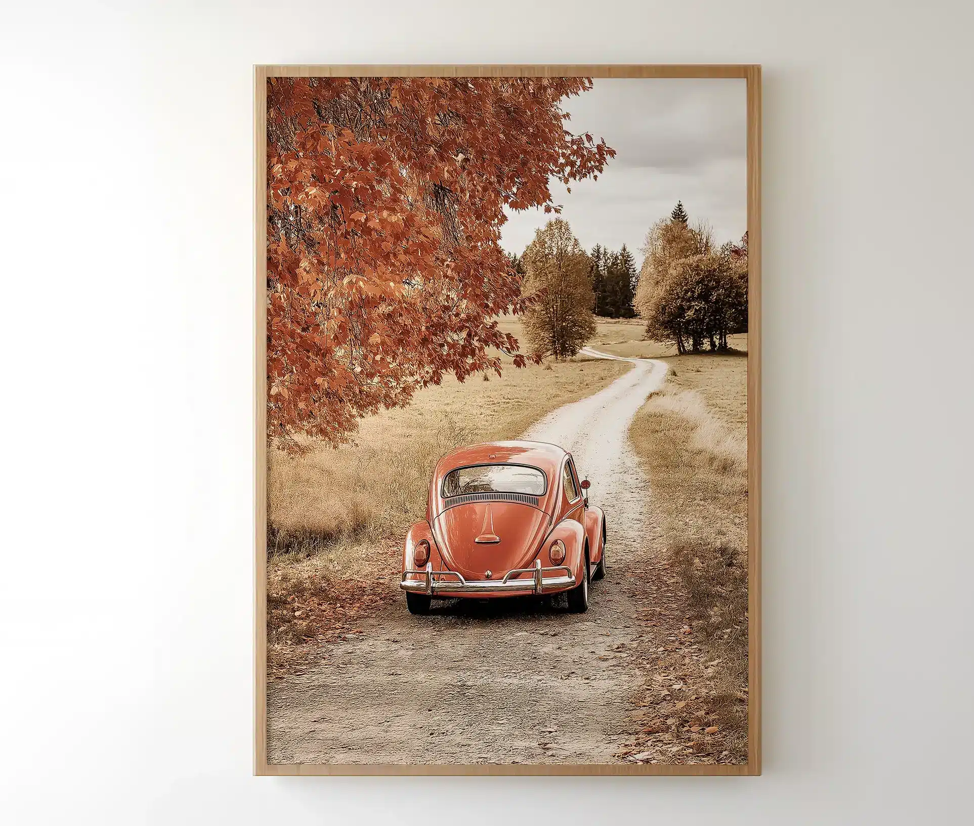Plakat med klassisk bil i ramme på lys væg.