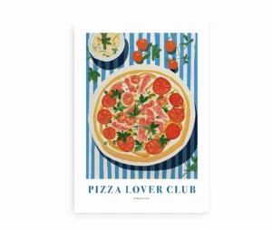 Plakat med illustration af en pizza med tomater og urter på blåstribet baggrund