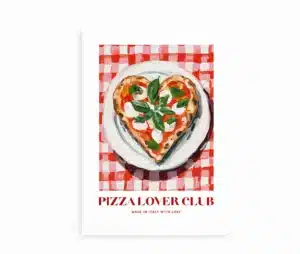 Plakat med hjerteformet pizza på rødternet dug