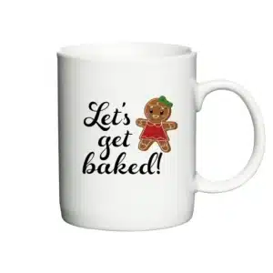 Hvidt julekrus med teksten “Let’s Get Baked!” og en glad peberkagefigur i rød kjole og grøn sløjfe.