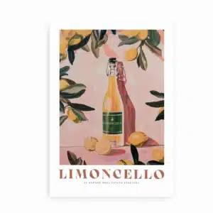 Plakat med Limoncello-flaske, citroner og grønne blade på lyserød baggrund