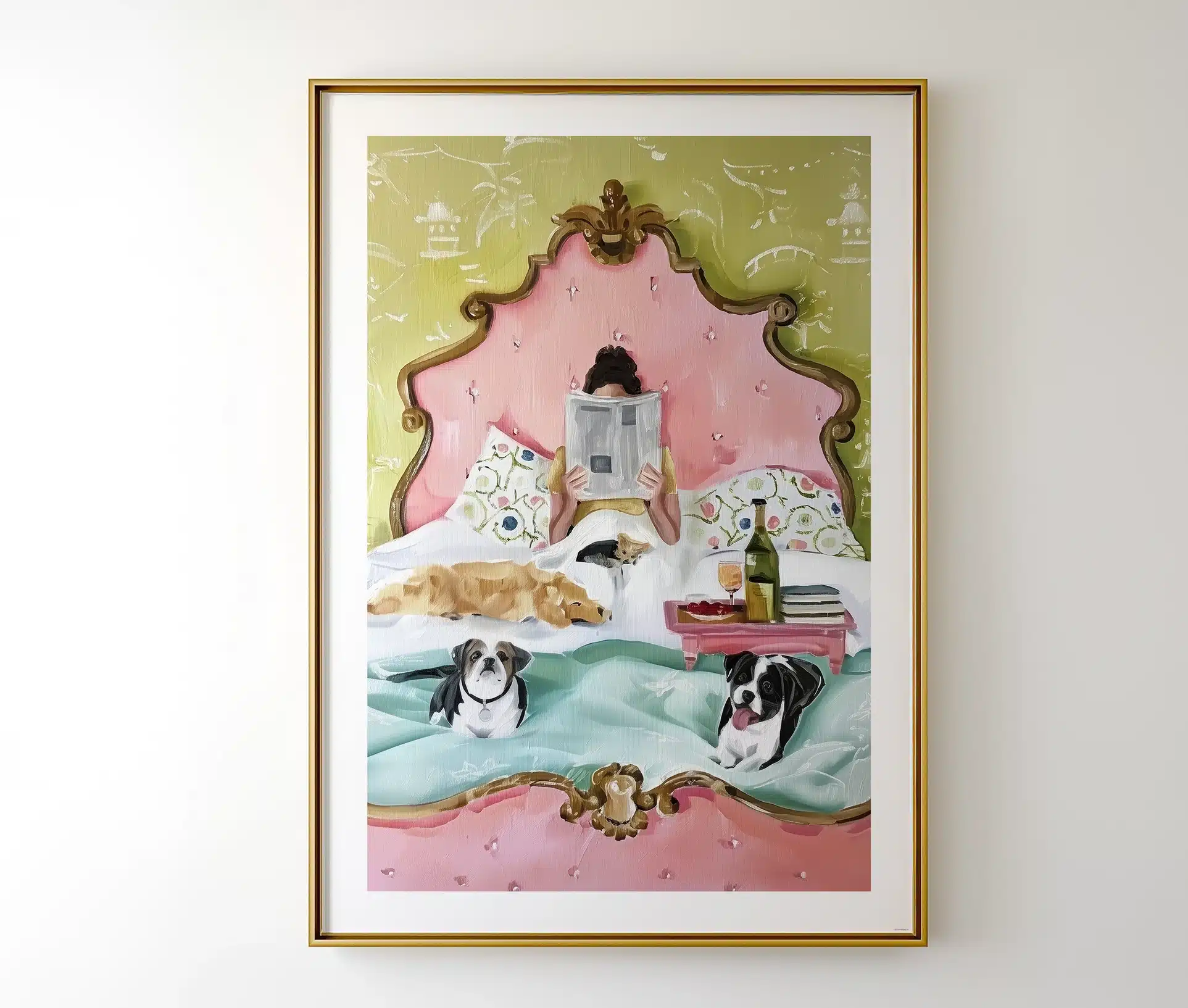 Plakat i messingramme med kvinde og kæledyr i seng.