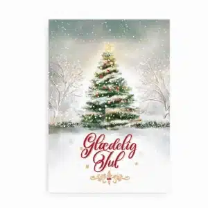 Juleplakat med smukt pyntet juletræ i sne og teksten “Glædelig Jul”.