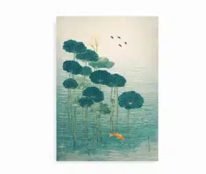 Japansk kunstplakat med lotusblade, lotusblomster og orange guldfisk i turkis dam med fugle i baggrunden