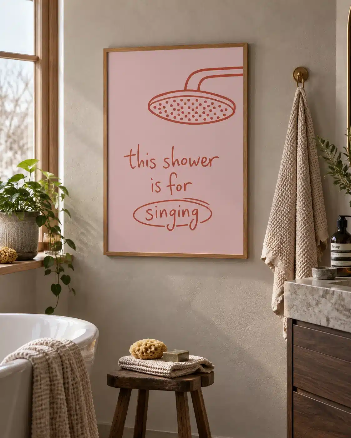 This Shower is for Singing badeværelsesplakat med syngende kvinde i bruser