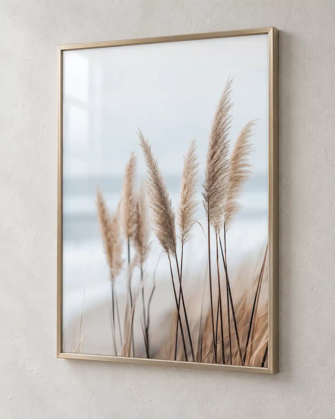 Plakat med strandgræs og hav som naturmotiv i nordisk indretning