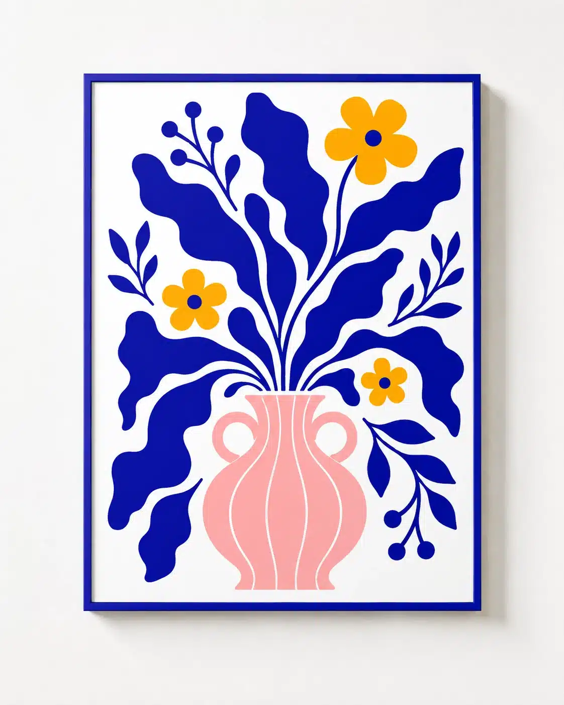 Blå indrammet vase kunstprint med pink og gule farver på hvid væg